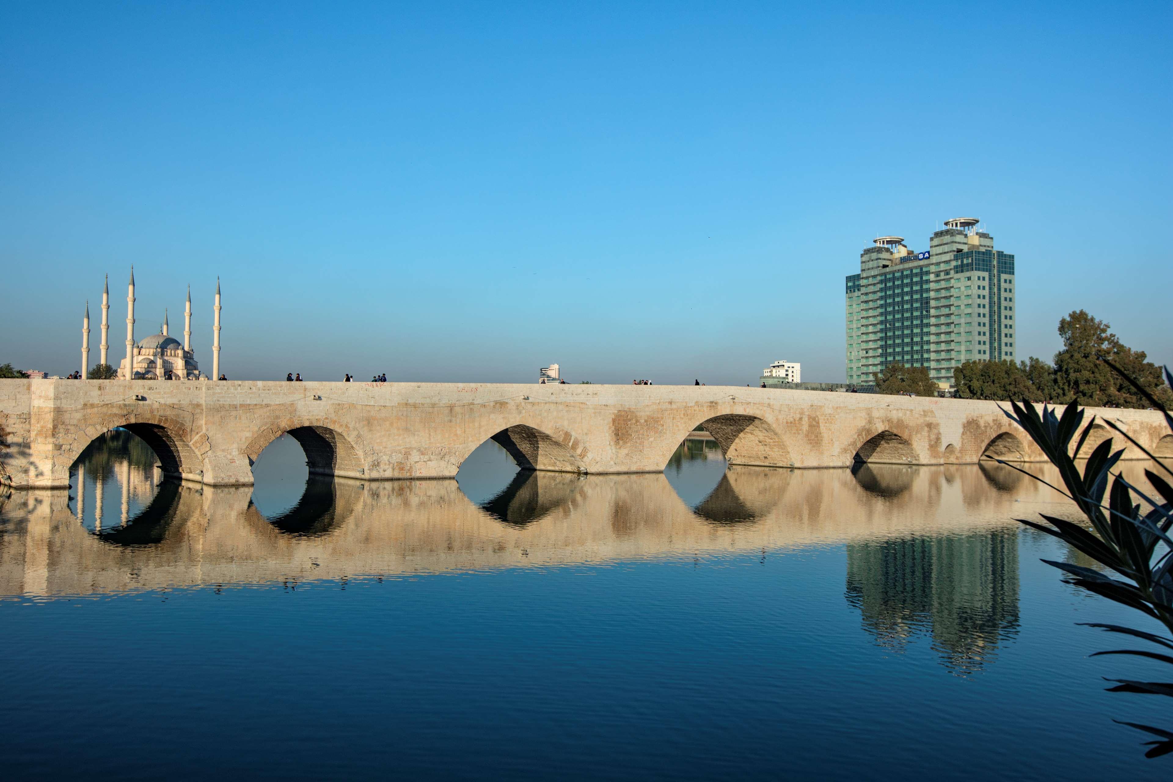 Adana HiltonSA Hotel Exteriör bild