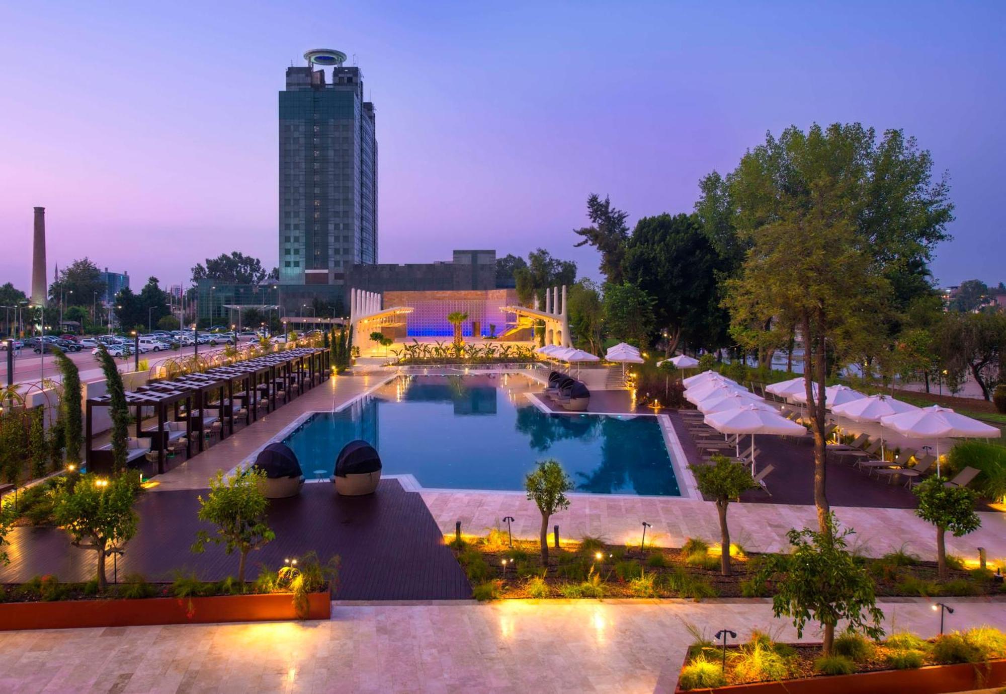 Adana HiltonSA Hotel Exteriör bild